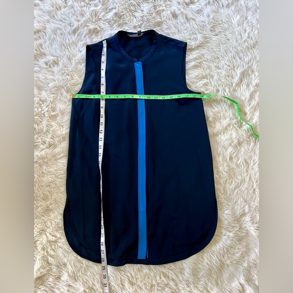 VINCE 2 Tone Navy/Blue Sleeveless Pure Silk Blouse Size XS. Excellent Condition - Picture 4 of 6